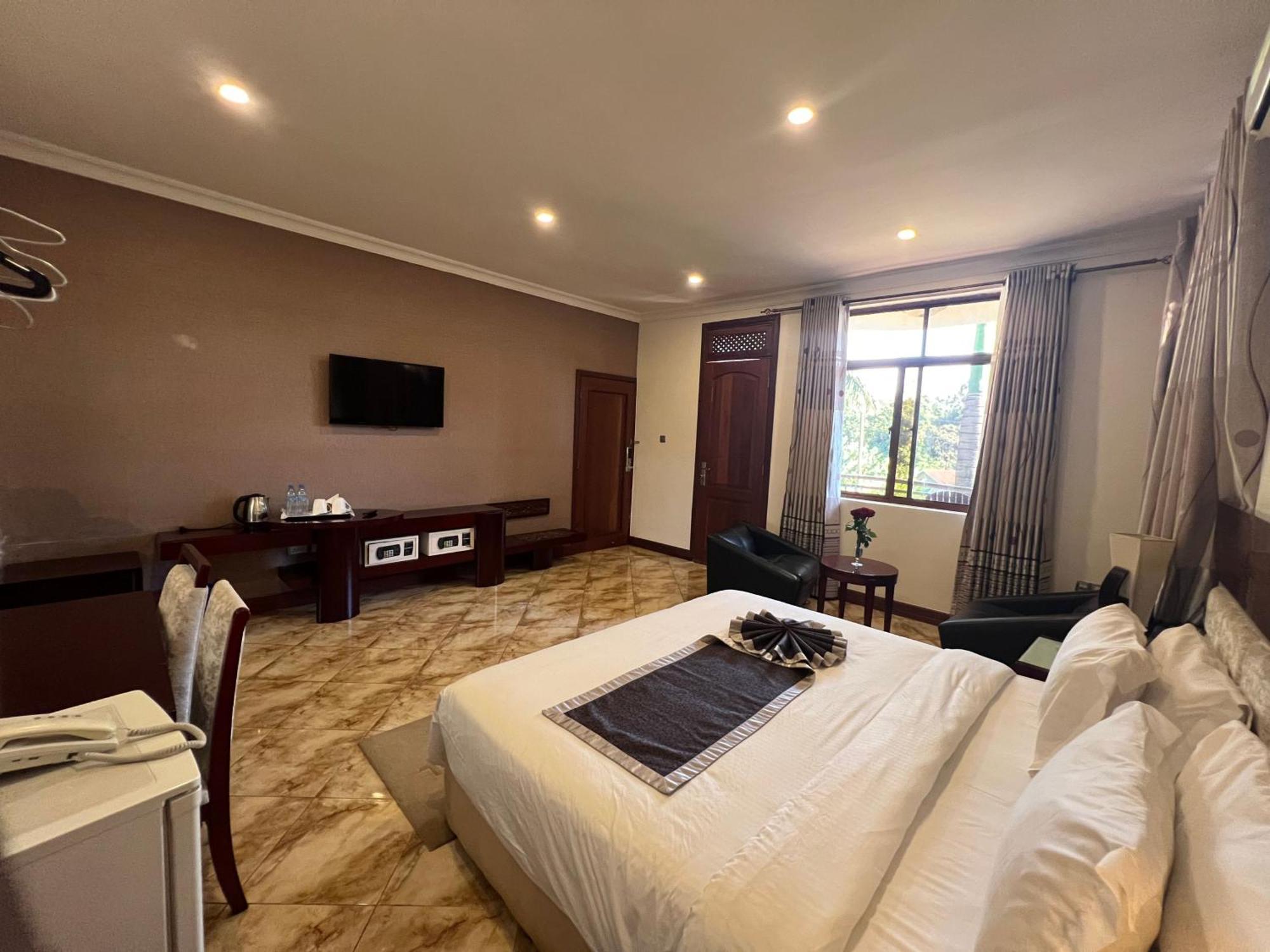 Nejobugg Palace Hotel Nkoanrua Εξωτερικό φωτογραφία
