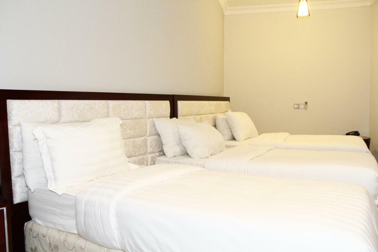 Nejobugg Palace Hotel Nkoanrua Δωμάτιο φωτογραφία
