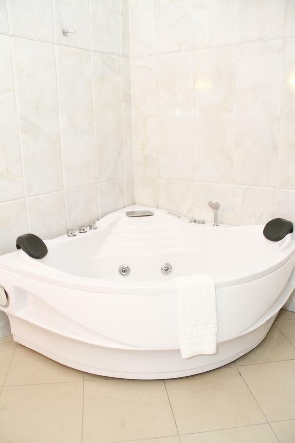 Nejobugg Palace Hotel Nkoanrua Δωμάτιο φωτογραφία