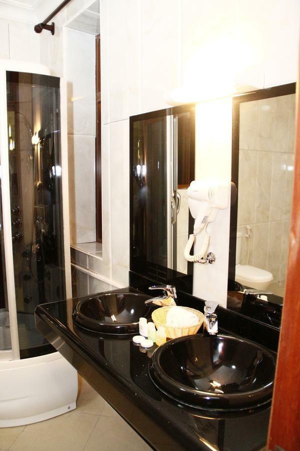 Nejobugg Palace Hotel Nkoanrua Δωμάτιο φωτογραφία